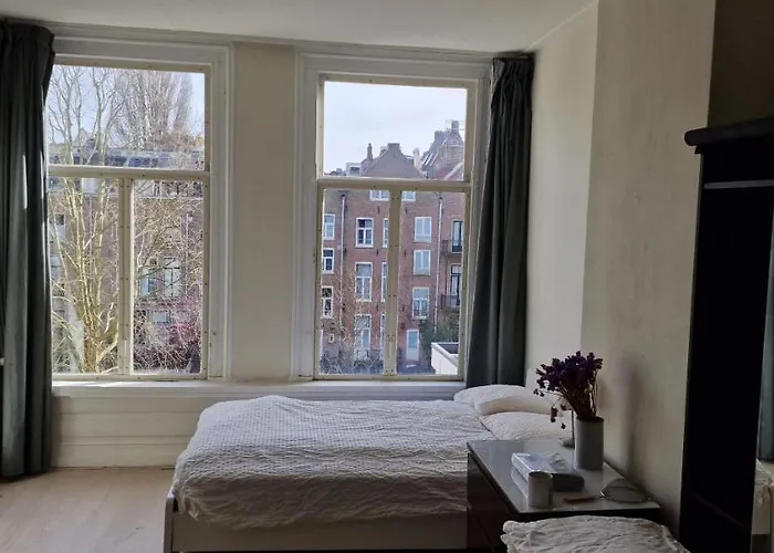 Frank's And Chong's Excellent Location Amsterdam