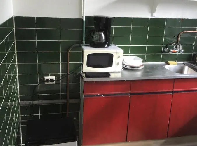 Frank's And Chong's Excellent Location Guest house