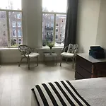 Frank's And Chong's Excellent Location 암스테르담